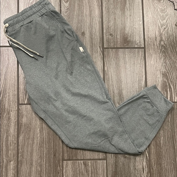 Vuori Joggers - Picture 1 of 3